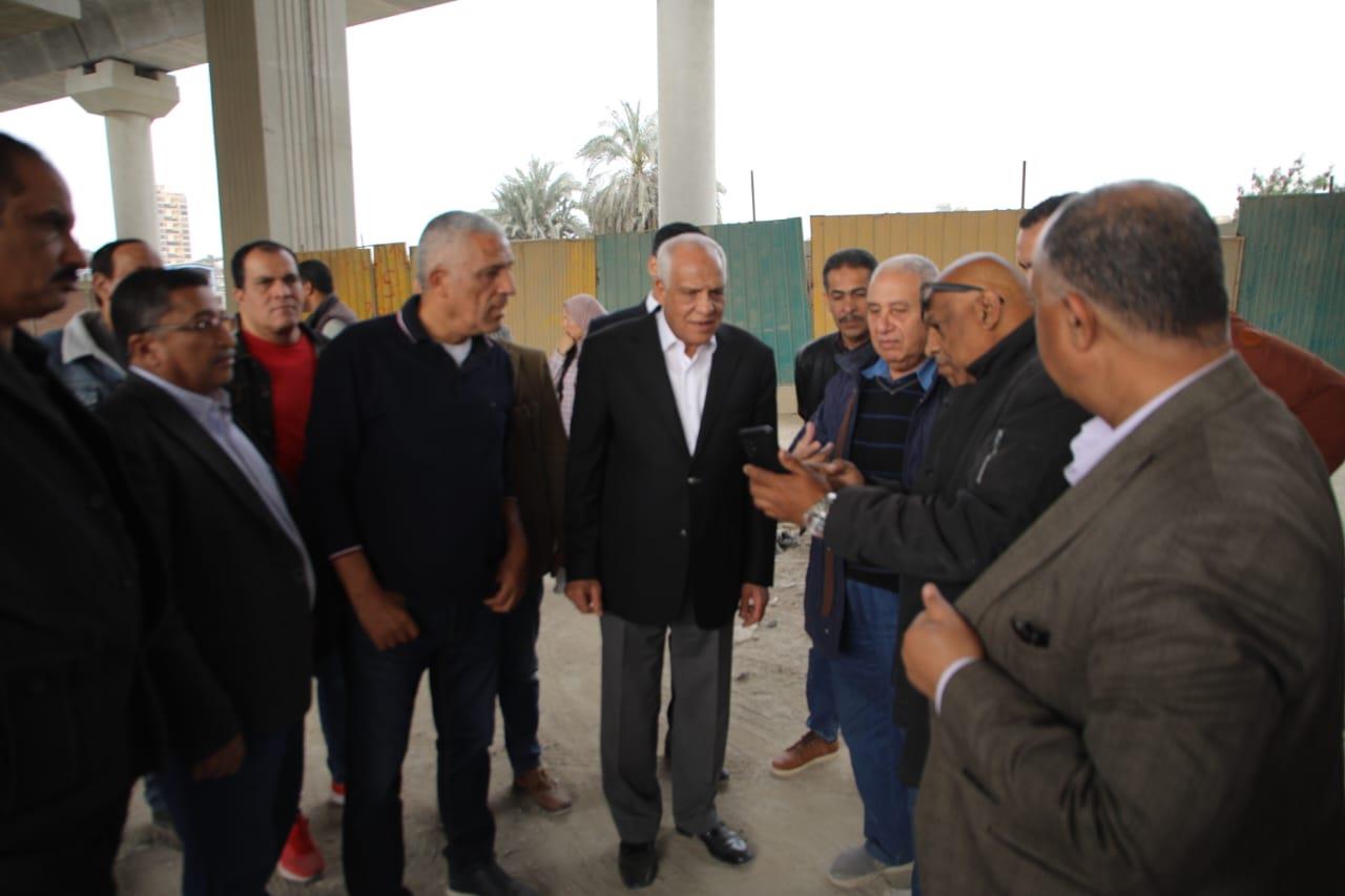اللواء أحمد راشد محافظ الجيزة خلال جولة تفقدية أسفل محور الفريق كمال عامر نطاق بولاق الدكرور
