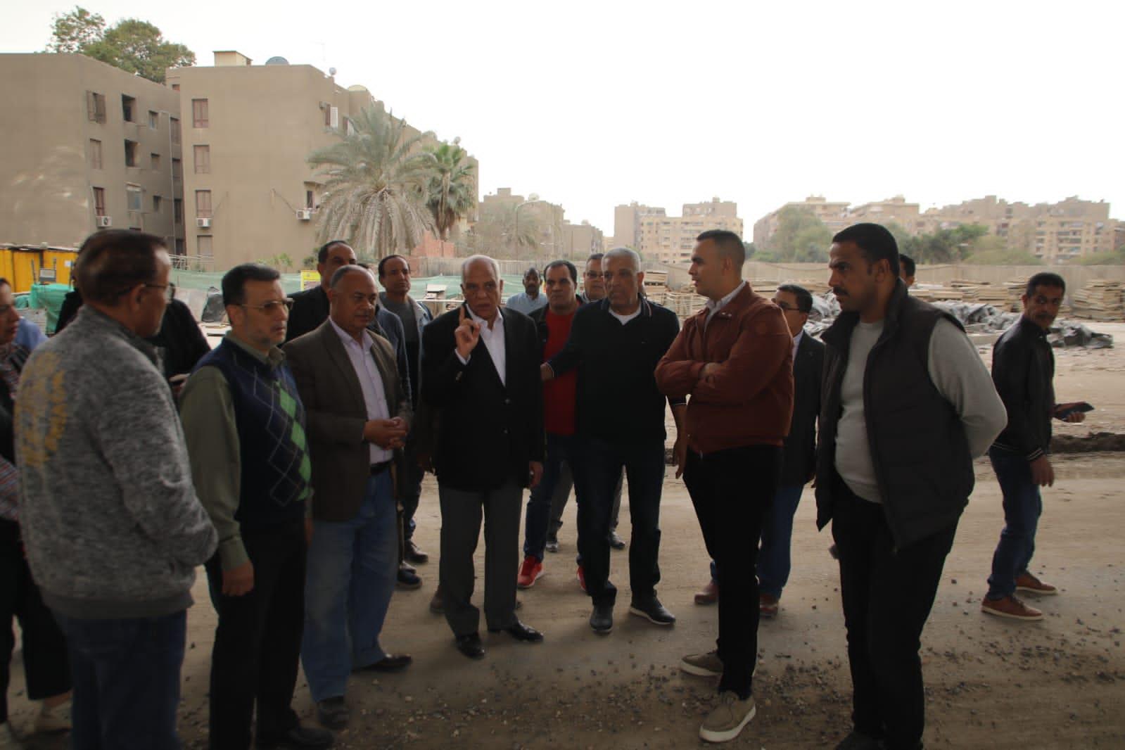 اللواء أحمد راشد محافظ الجيزة خلال جولة تفقدية أسفل محور الفريق كمال عامر نطاق بولاق الدكرور