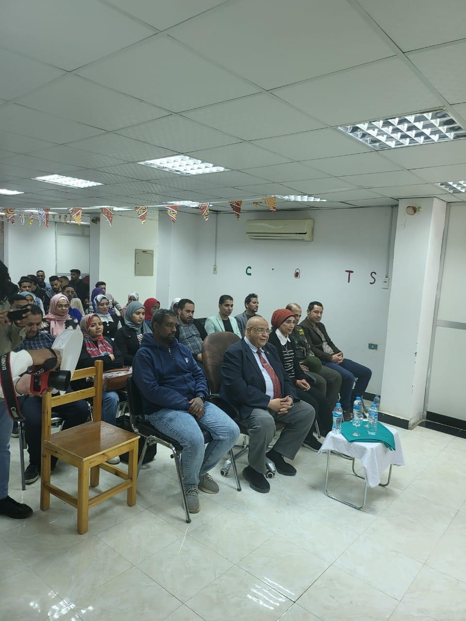 رئيس جامعة الأقصر يشارك الطلاب حفل الإفطار الجماعي السنوي بكلية السياحة والفنادق