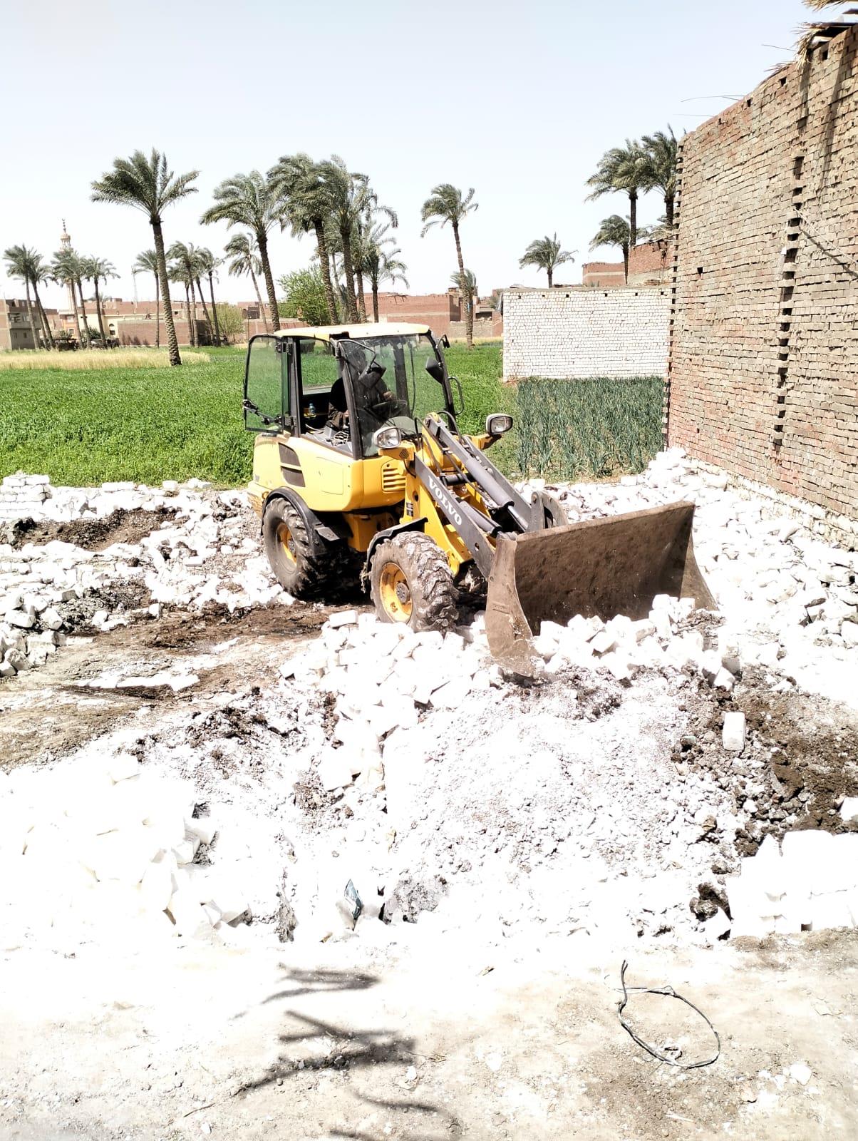حاله تعدي بالبناء المخالف علي الأراضي الزراعية بالجيزة 