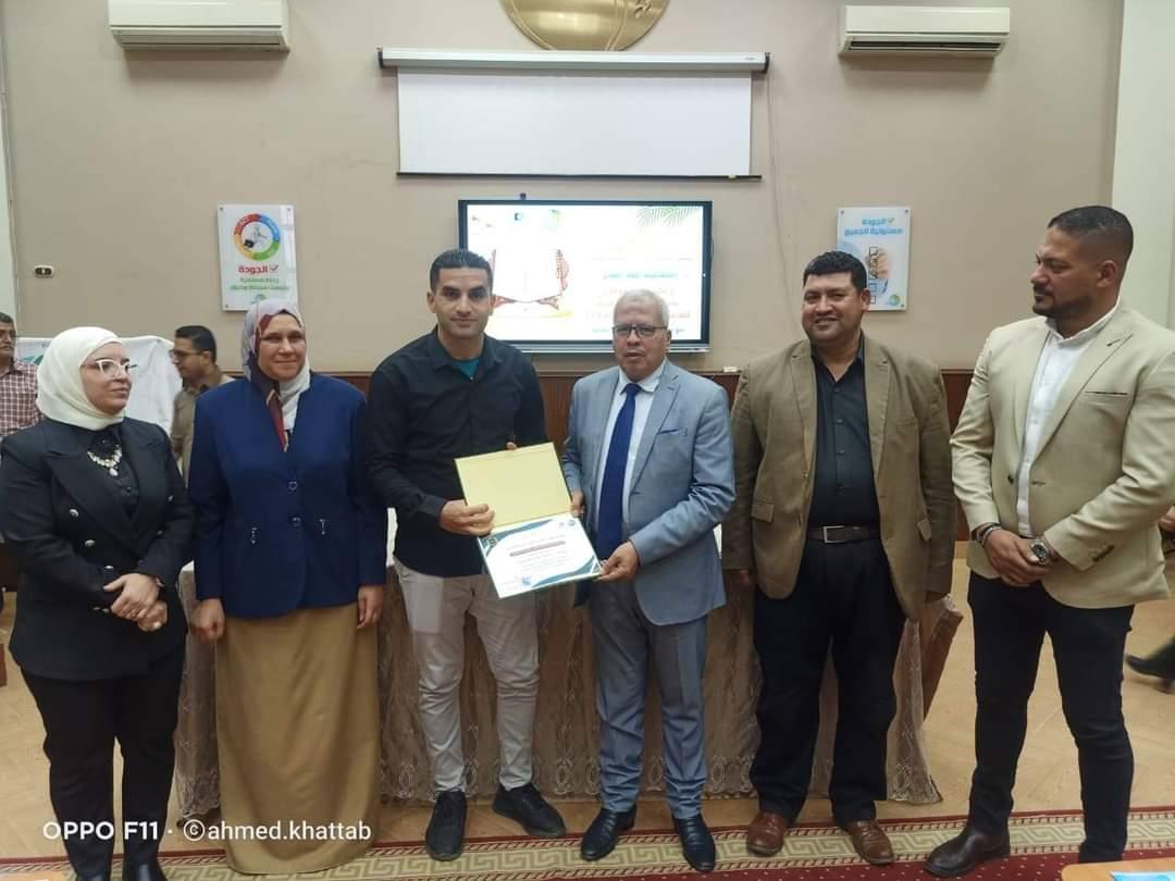 رئيس مياه المنوفية يكرم المتفوقين من طلاب المدرسة الثانوية لمياه الشرب