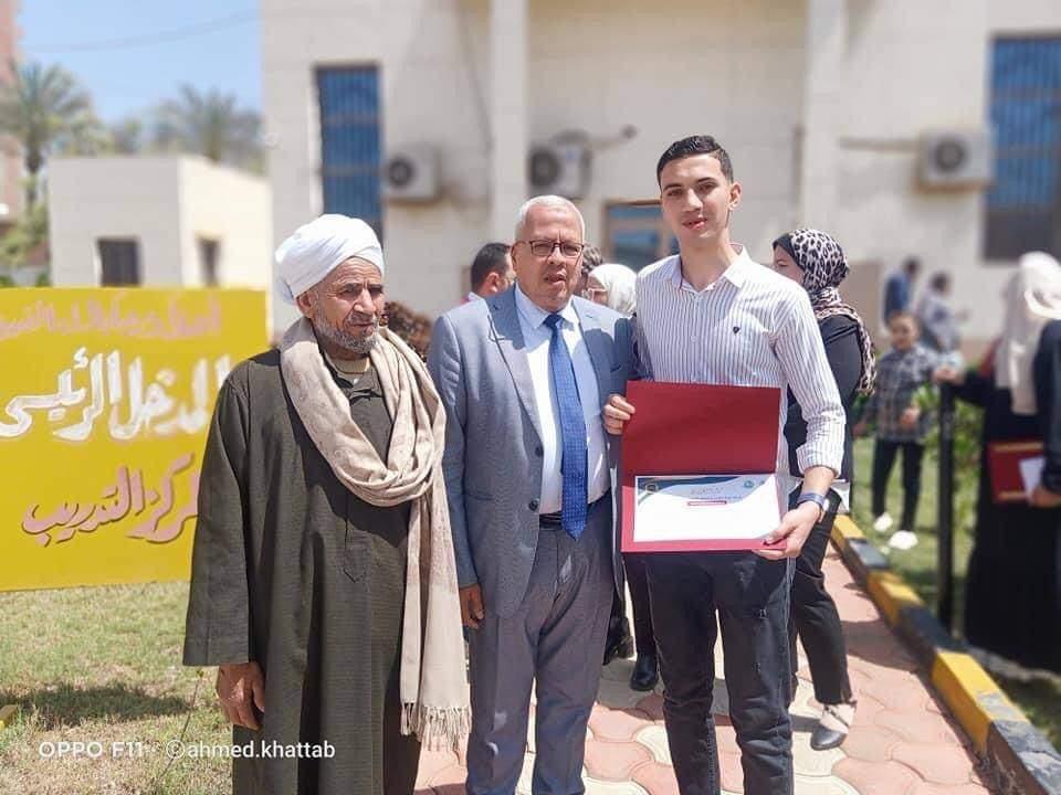 رئيس مياه المنوفية يكرم المتفوقين من طلاب المدرسة الثانوية لمياه الشرب