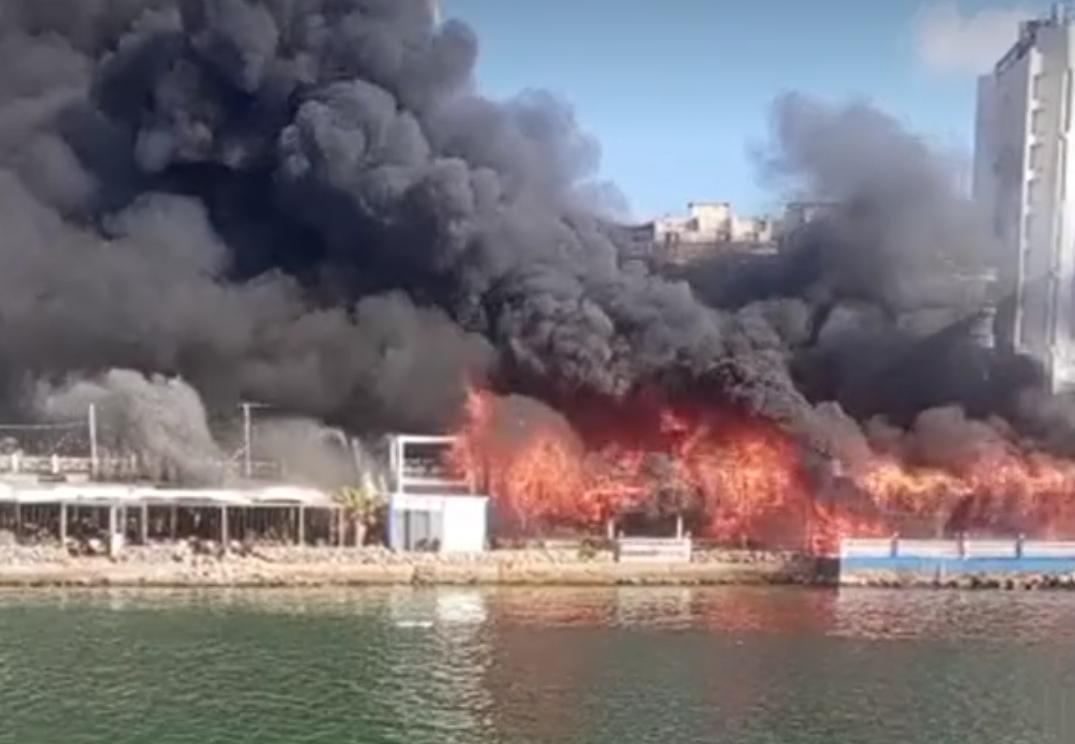 حريق هائل في نادي الصيادلة