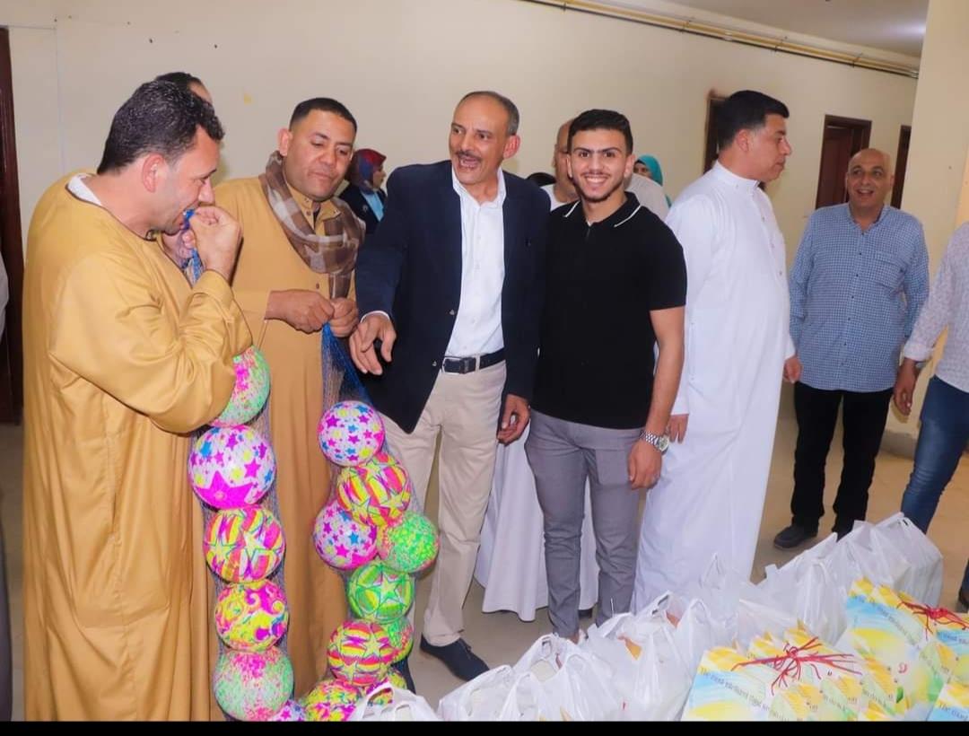 مستقبل وطن بأشمون يشارك أبناء غزة فرحة العيد بالورود والهدايا.. صور
