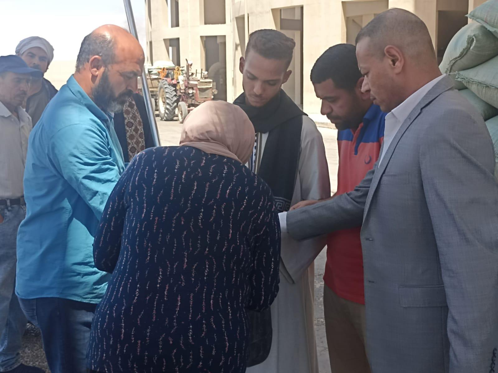 جانب من اعمال توريد القمح