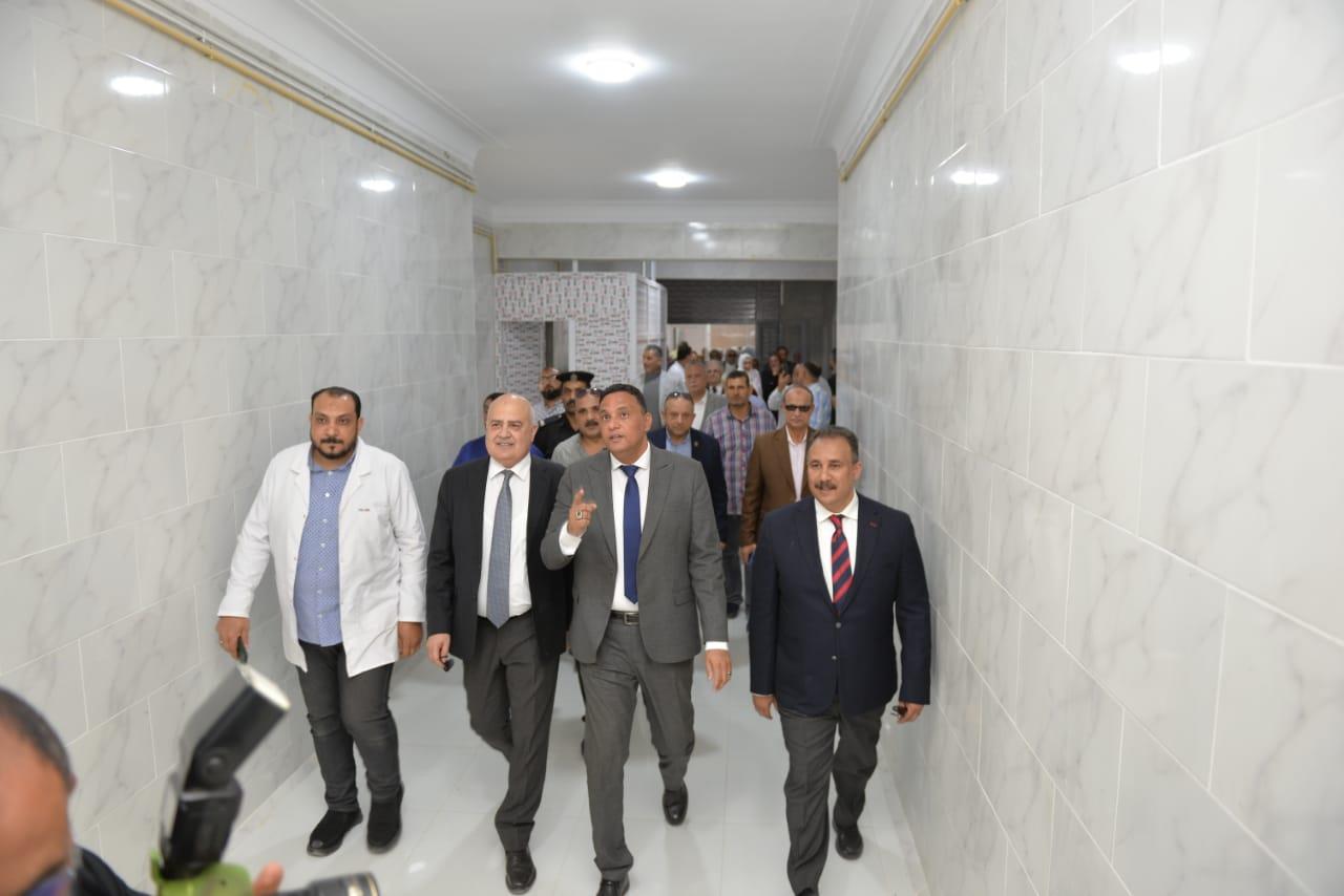 الدكتور أيمن مختار محافظ الدقهلية خلال جولة تفقدية