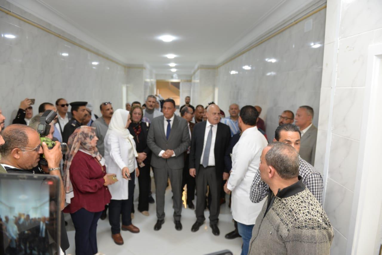 الدكتور أيمن مختار محافظ الدقهلية خلال جولة تفقدية