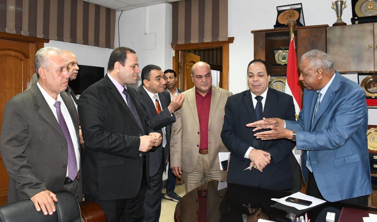 عبد الواحد وإدريس والقاضي يجتمعون لمناقشة أفضل السبل لتنفيذ مبادرة القرائية