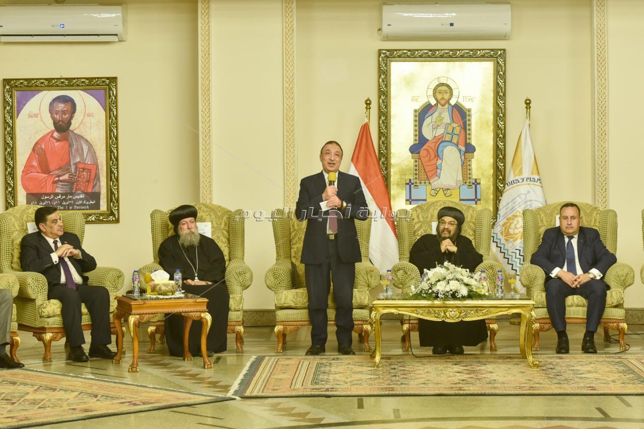 محافظ ورموز  الإسكندرية يهنئون الأقباط بعيد القيامة المجيد بالمقر البابوي
