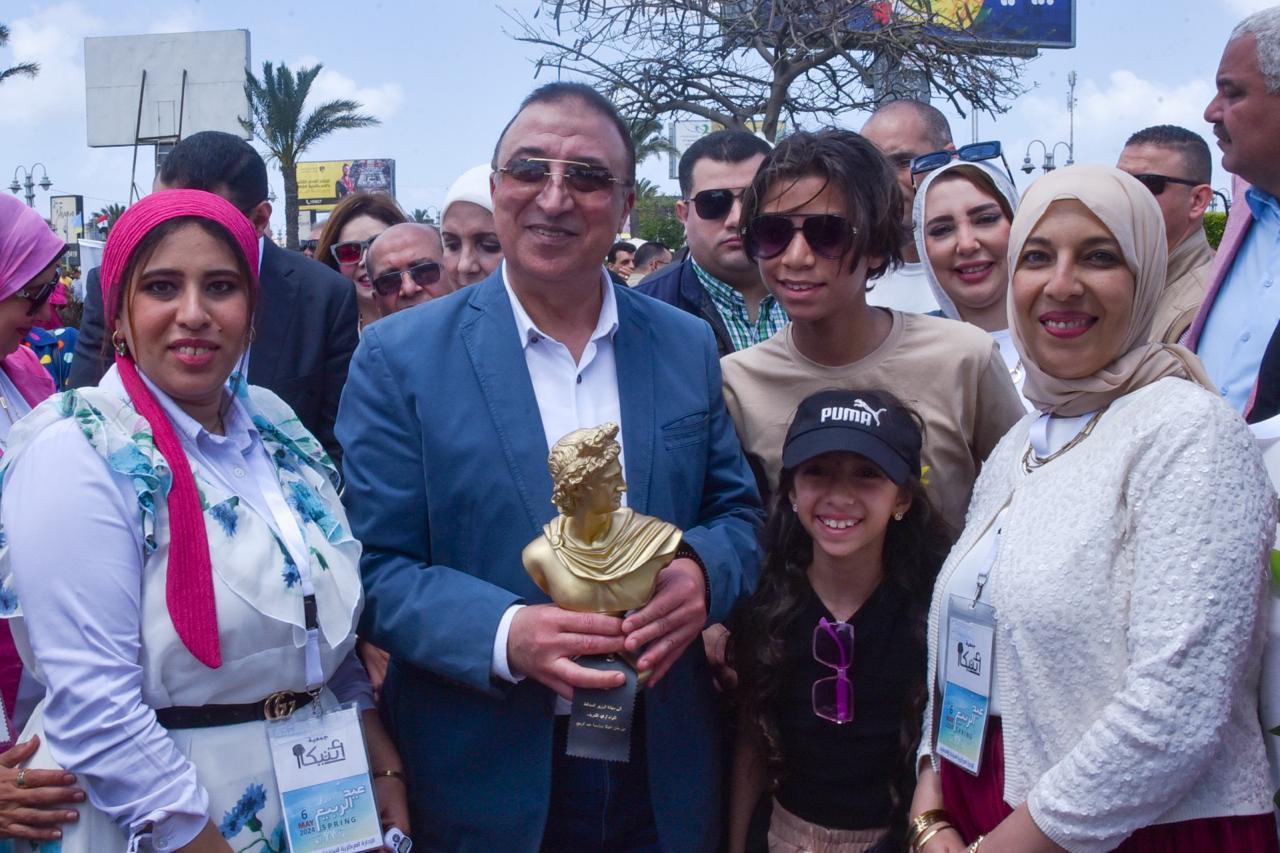 اللواء محمد الشريف محافظ الإسكندرية يفتتح معرض زهور الربيع