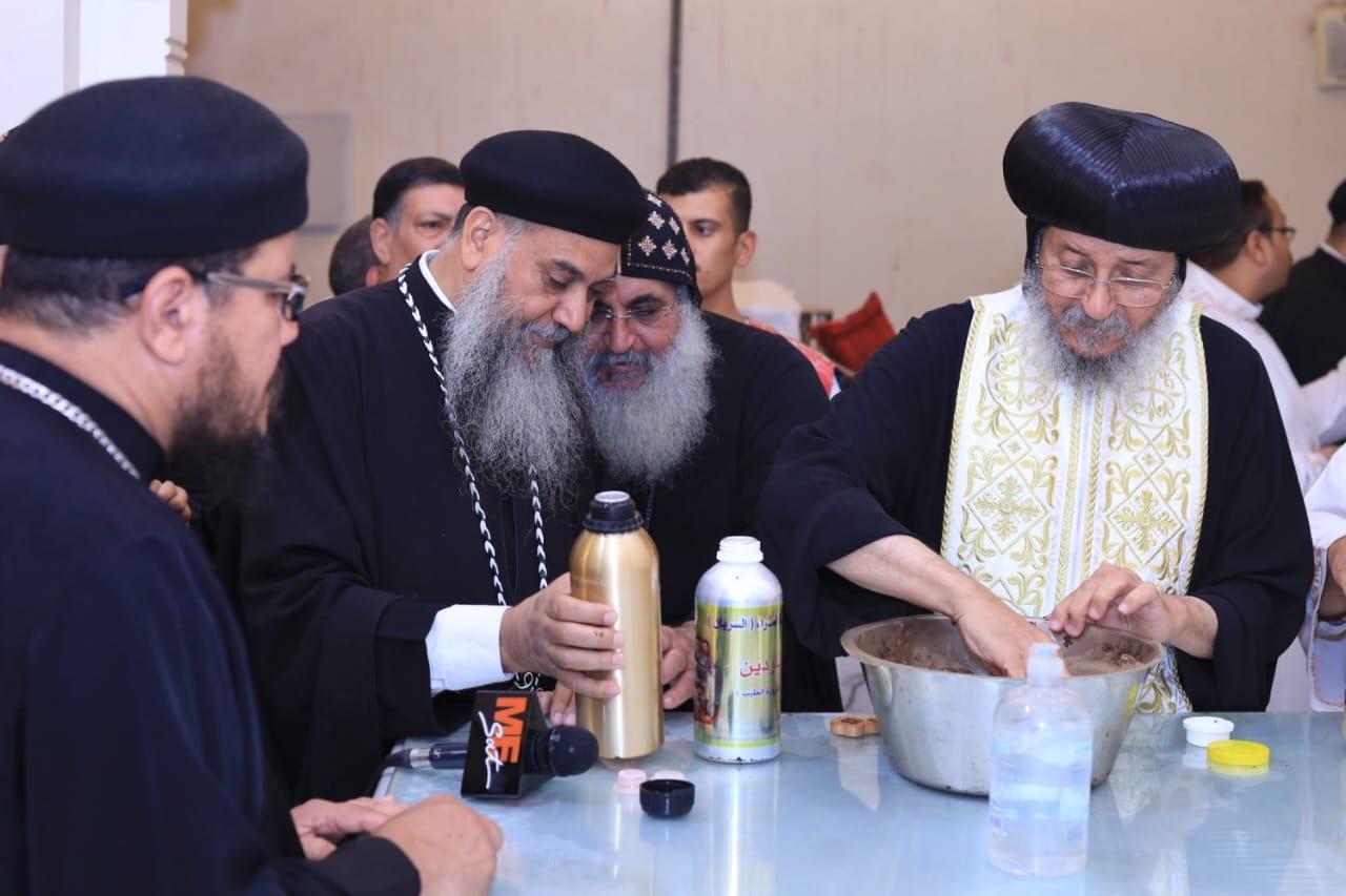  أقباط إسنا يحتفلون بعيد إستشهاد الأم دولاجى وأولادها الأربعة بكنيستها جنوب الأقصر 