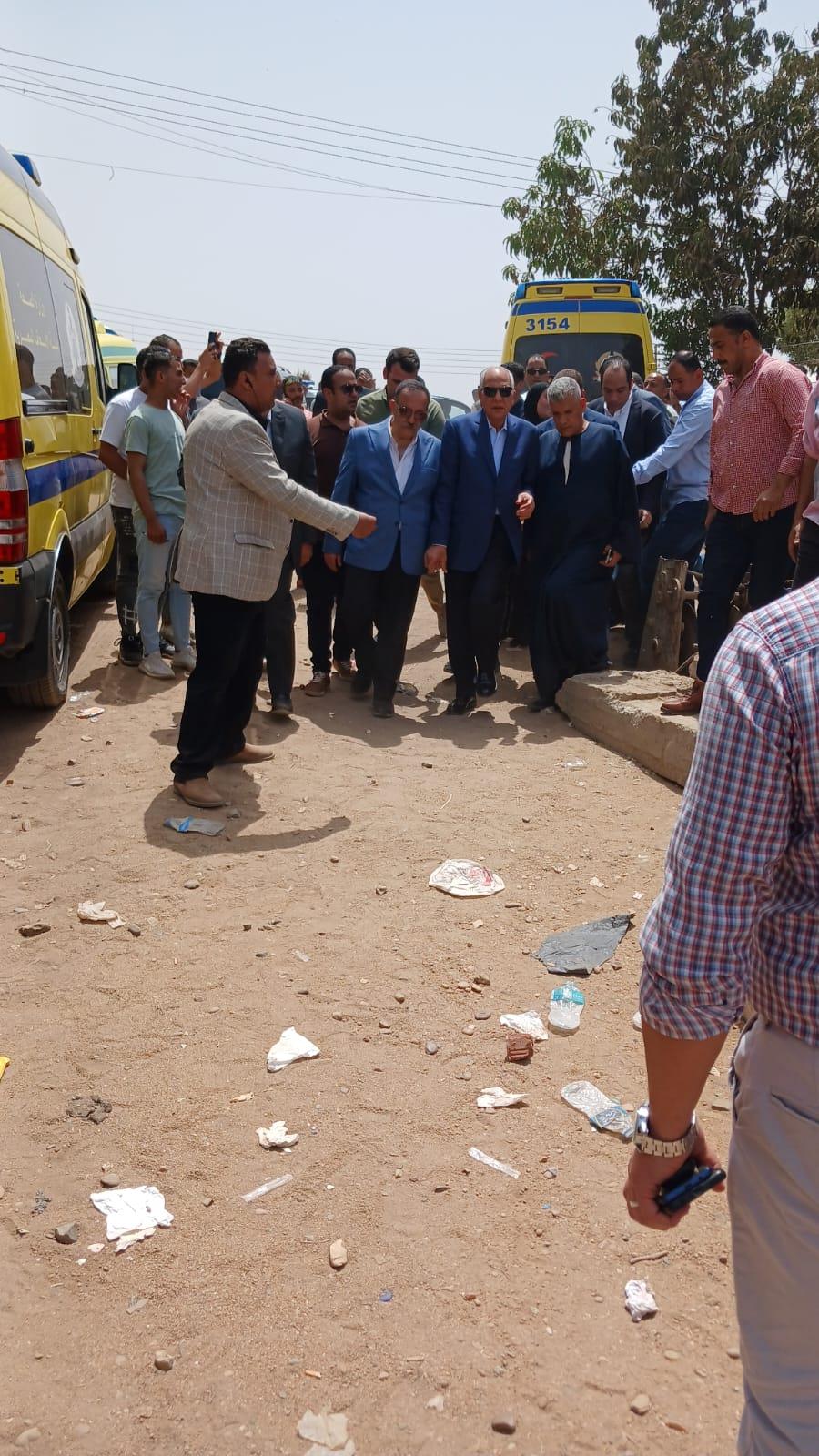 محافظ الجيزة: تقديم الدعم الكامل لأسر المتوفين والمصابين ونقل المصابين لمستشفيات.