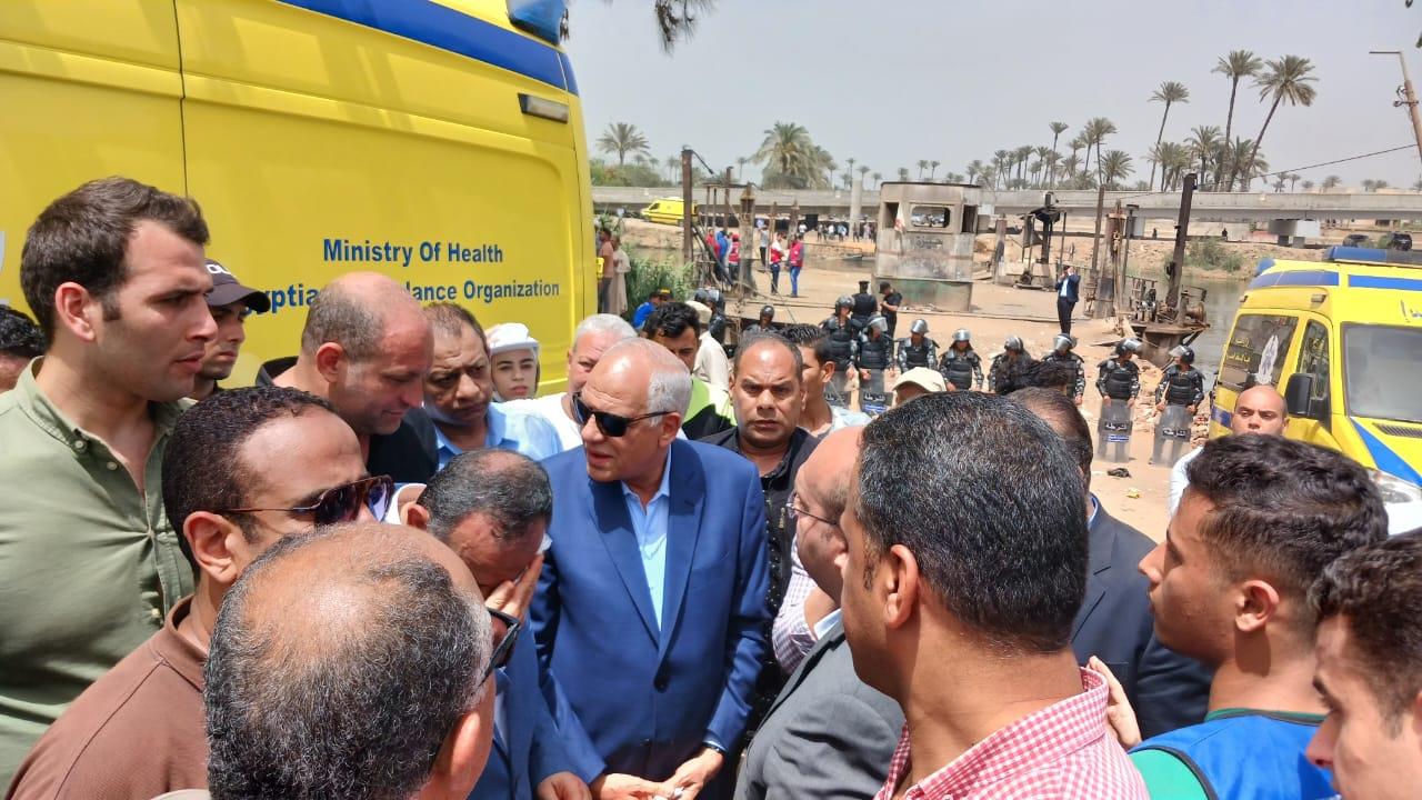 محافظ الجيزة: تقديم الدعم الكامل لأسر المتوفين والمصابين ونقل المصابين لمستشفيات.