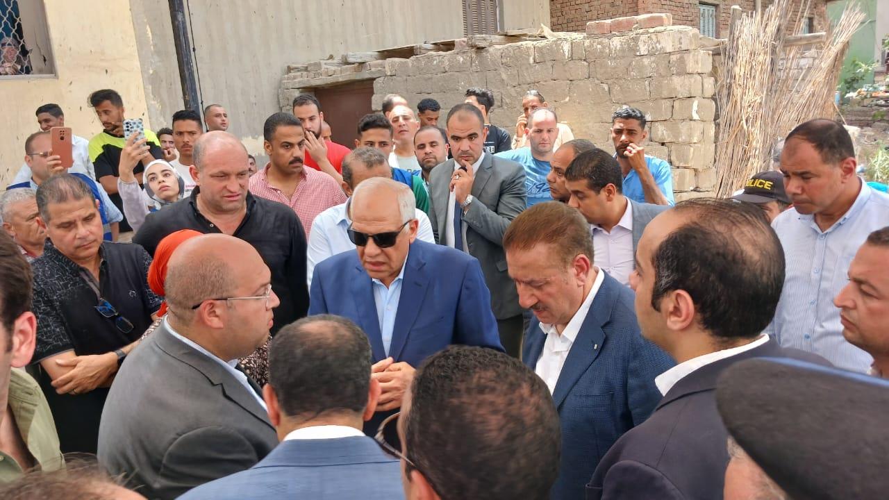 محافظ الجيزة: تقديم الدعم الكامل لأسر المتوفين والمصابين ونقل المصابين لمستشفيات.