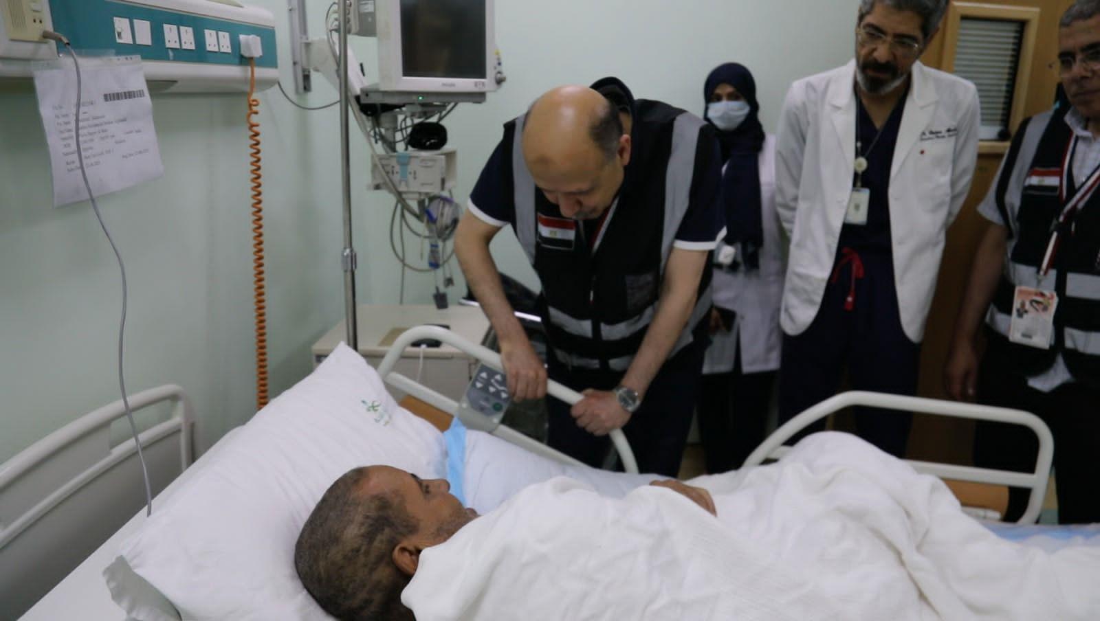 رئيس بعثة الحج يتفقد الحالة الصحية لـ«ضيوف الرحمن» بمستشفيات مكة المكرمة| صور 