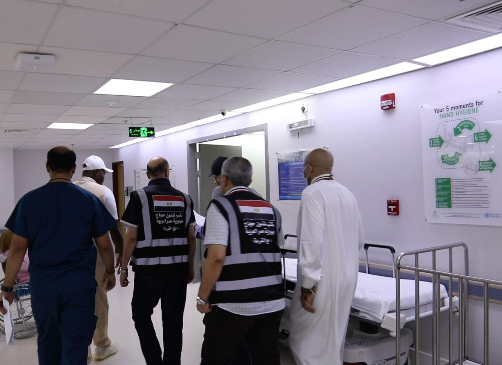 رئيس بعثة الحج يتفقد الحالة الصحية لـ«ضيوف الرحمن» بمستشفيات مكة المكرمة| صور 