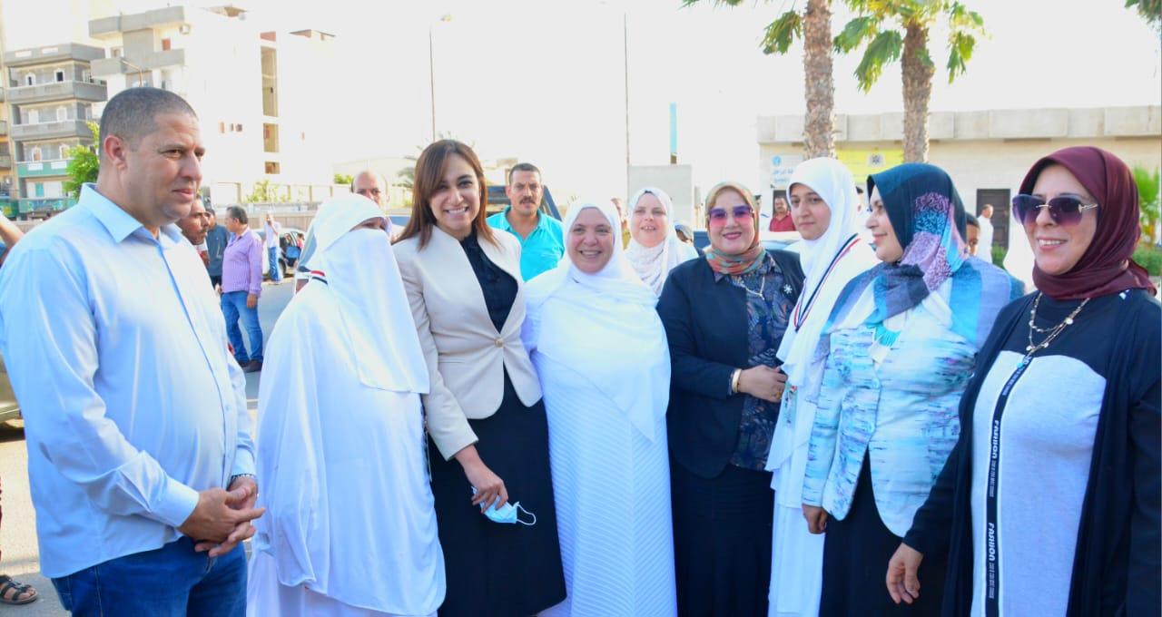 نائب محافظ البحيرة تستقبل حجاج بيت الله الحرام بمجمع مواقف دمنهور. 