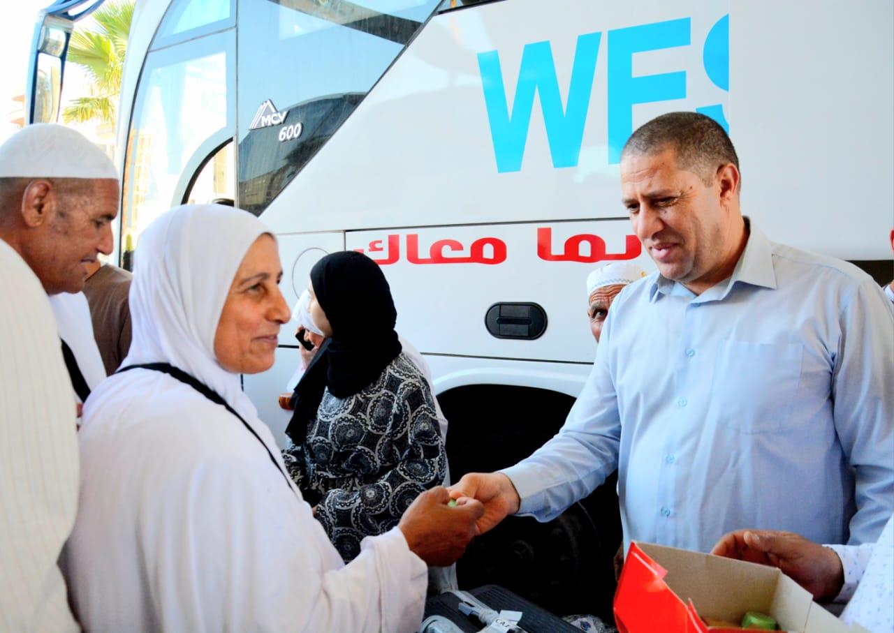 نائب محافظ البحيرة تستقبل حجاج بيت الله الحرام بمجمع مواقف دمنهور. 
