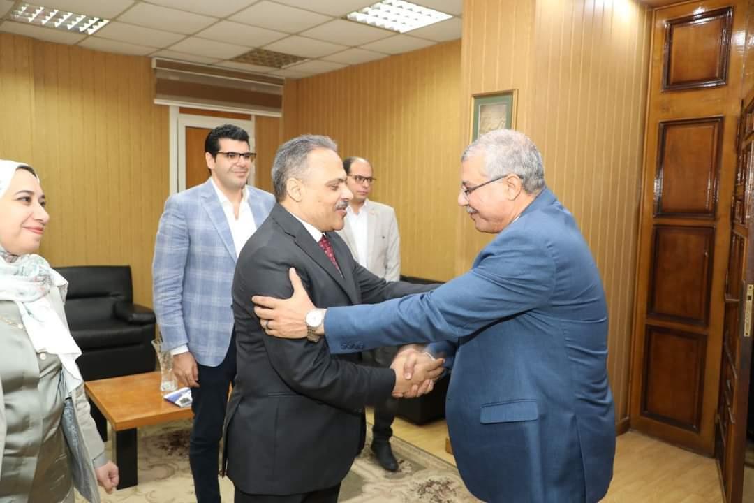 رئيس جامعة الزقازيق ونوابه يهنئون محافظ الشرقية الجديد