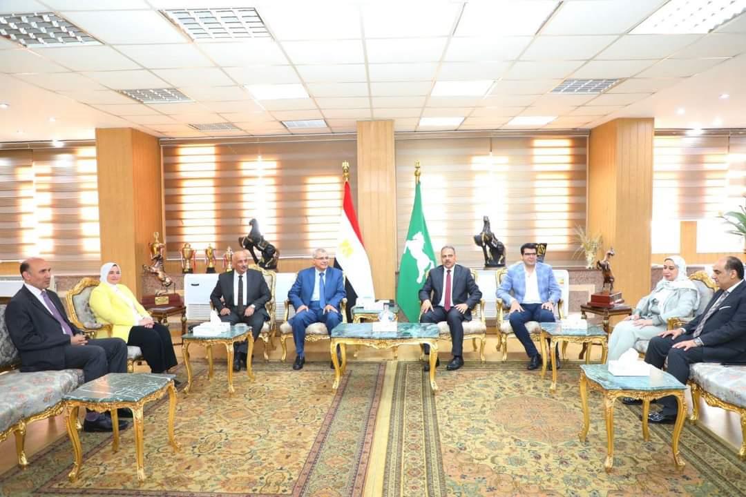 رئيس جامعة الزقازيق ونوابه يهنئون محافظ الشرقية الجديد