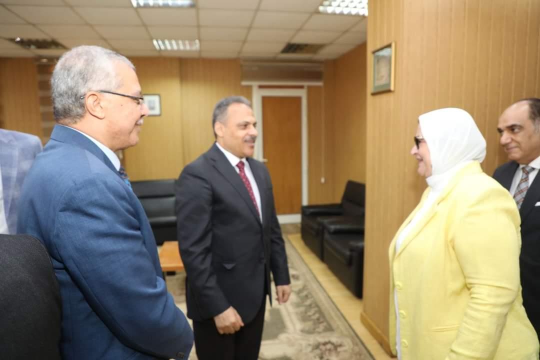 رئيس جامعة الزقازيق ونوابه يهنئون محافظ الشرقية الجديد
