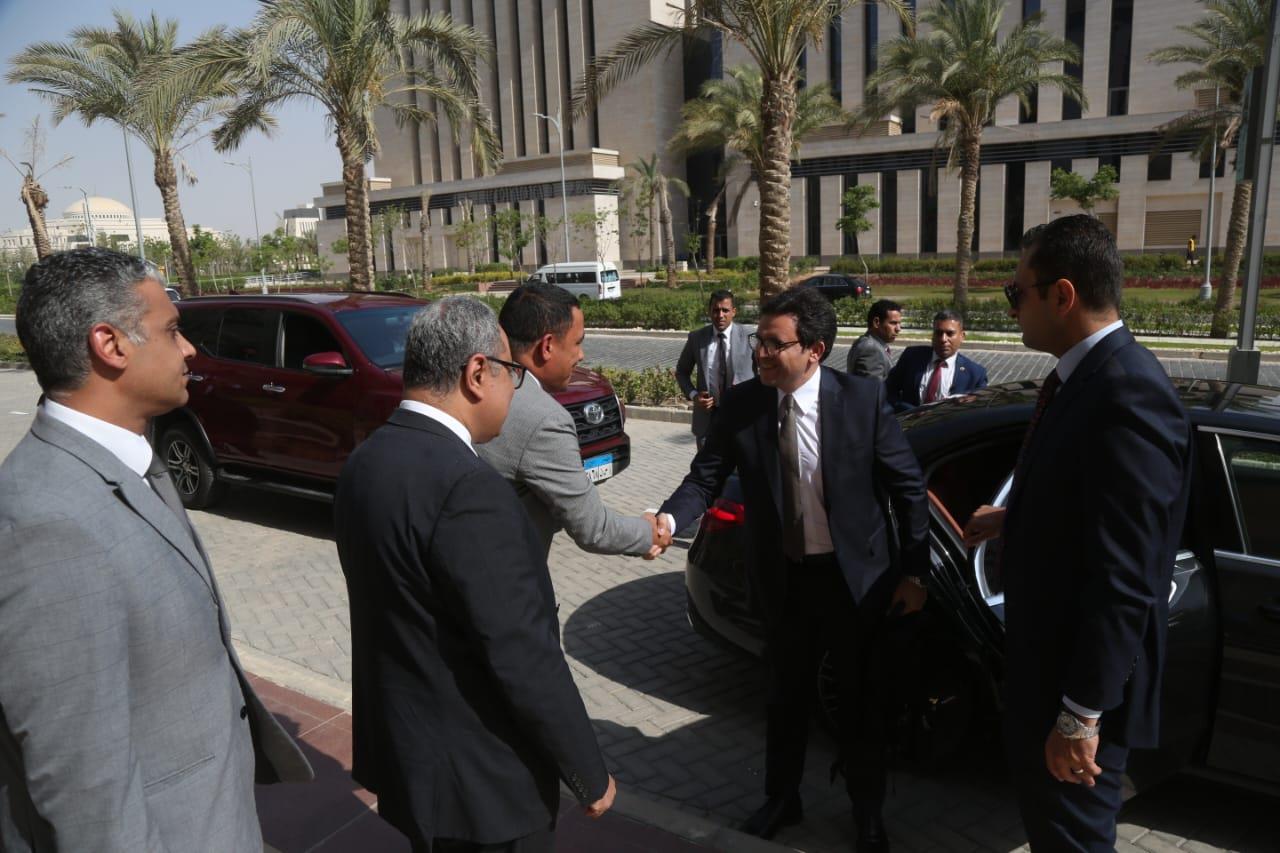 وزير الثقافة يوجه الشكر للدكتورة نيفين الكيلاني ويُعلن خطة النهوض بالقطاع الثقافي