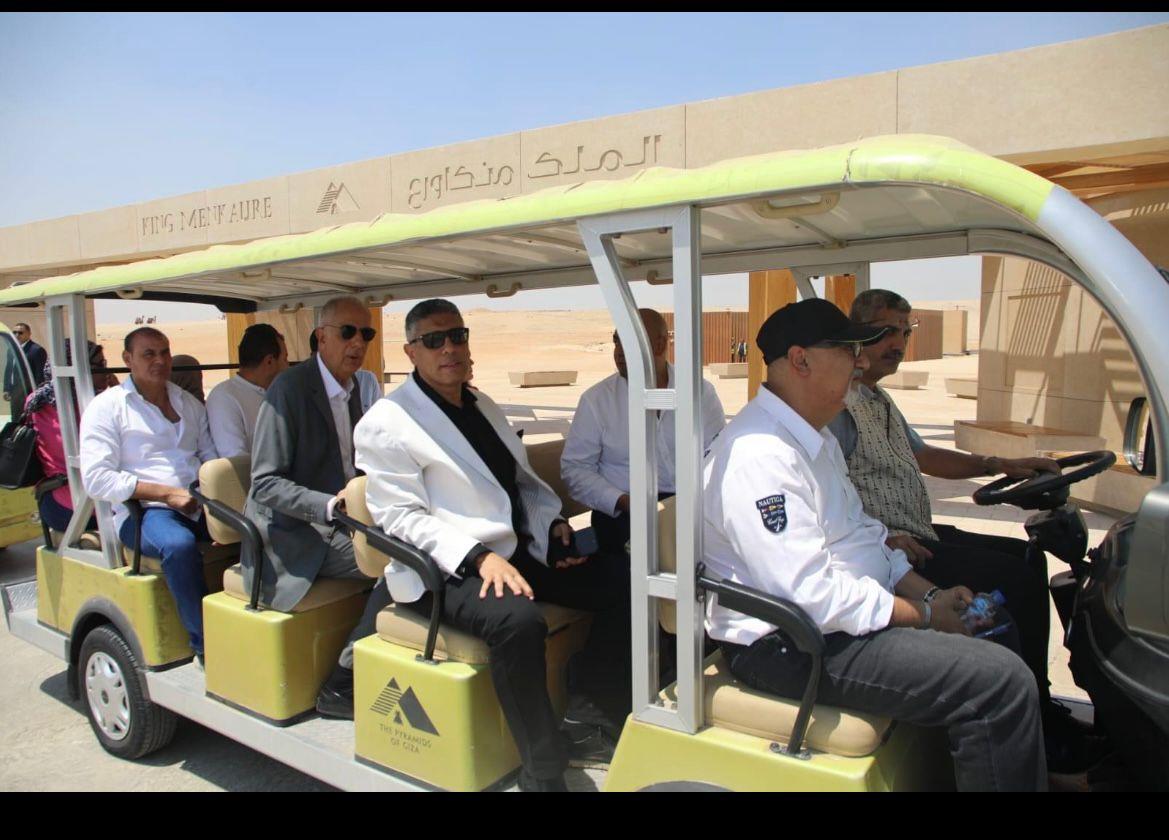 محافظ الجيزة يتفقد اعمال تطوير منطقة الأهرامات لتحسين التجربة السياحية 