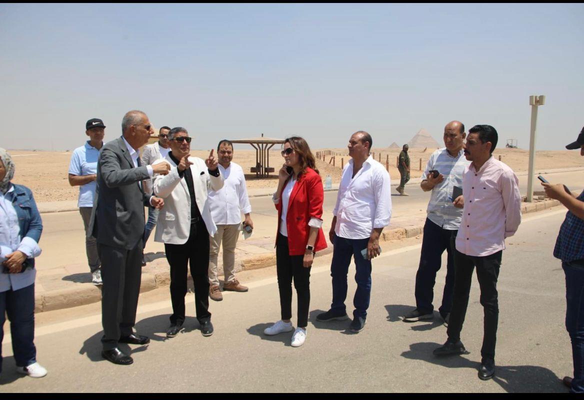 محافظ الجيزة يتفقد اعمال تطوير منطقة الأهرامات لتحسين التجربة السياحية 