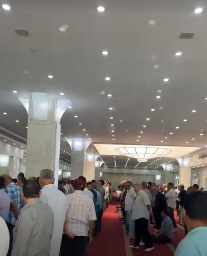 لحظات خروج جثمان حماده أبو اليزيد بحضور نجوم الفن