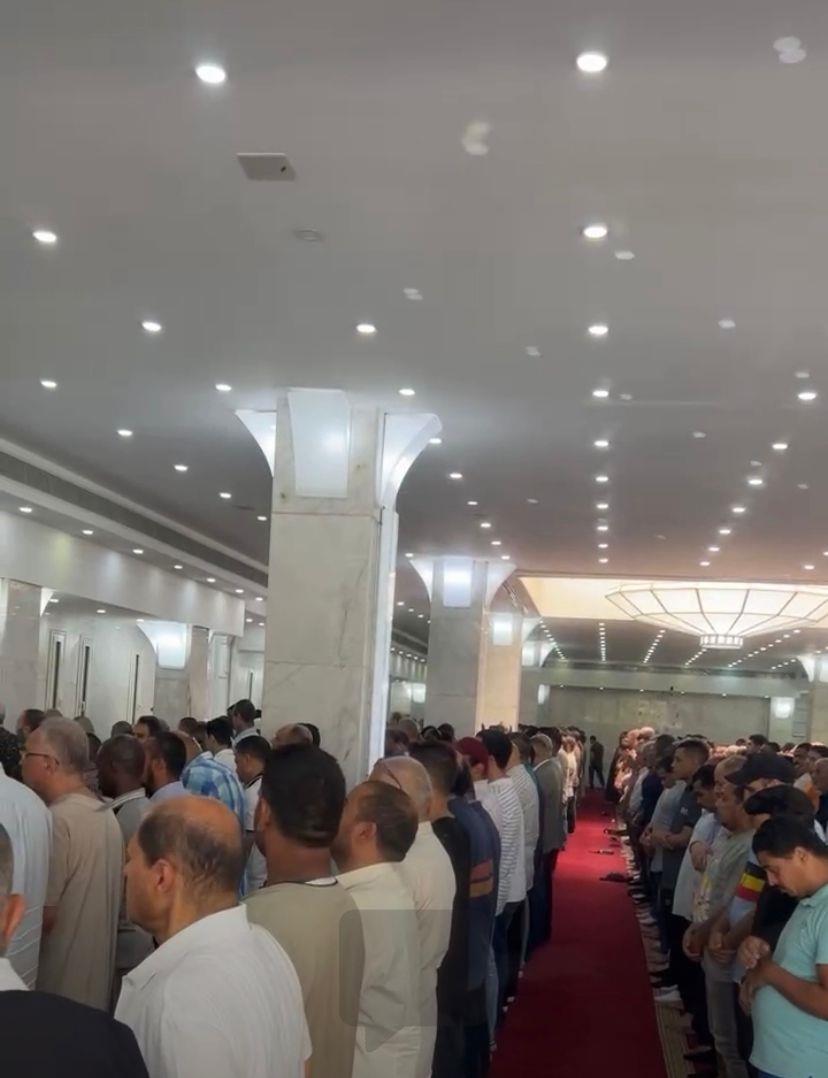 لحظات خروج جثمان حماده أبو اليزيد بحضور نجوم الفن
