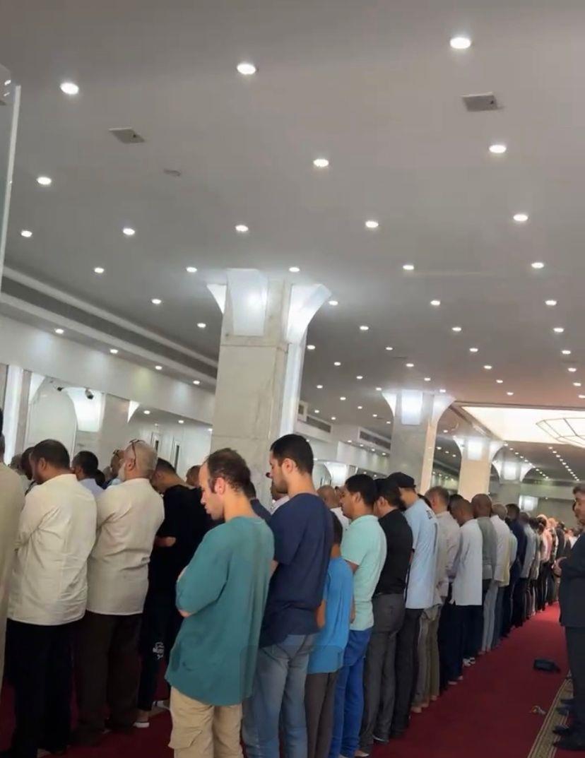 لحظات خروج جثمان حماده أبو اليزيد بحضور نجوم الفن