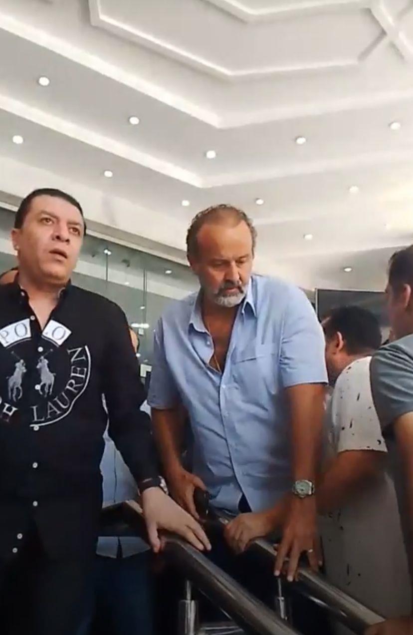 لحظات خروج جثمان حماده أبو اليزيد بحضور نجوم الفن