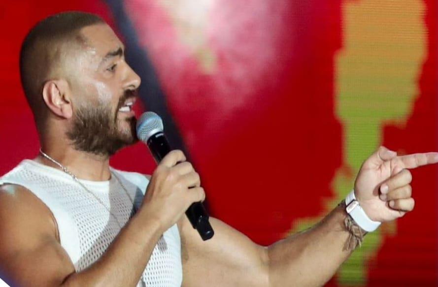 بالصور.. حفل عالمي لتامر حسني بحضور الآلاف في مهرجان العلمين 