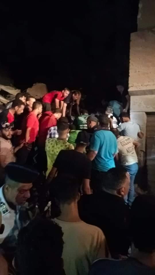 الصور الأولى لانهيار منزل من خمسة طوابق بالمحلة الكبرى 