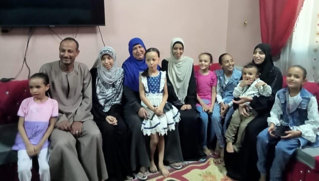 الشقيقتين أوئل الثانوية الازهرية برفقة والديها واسرتهما 