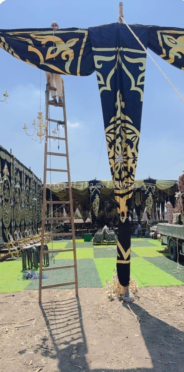 نشر صور الاستعدادات النهائية لاستقبال المعزين في وفاة المنتجين الثلاثة بالغرببة