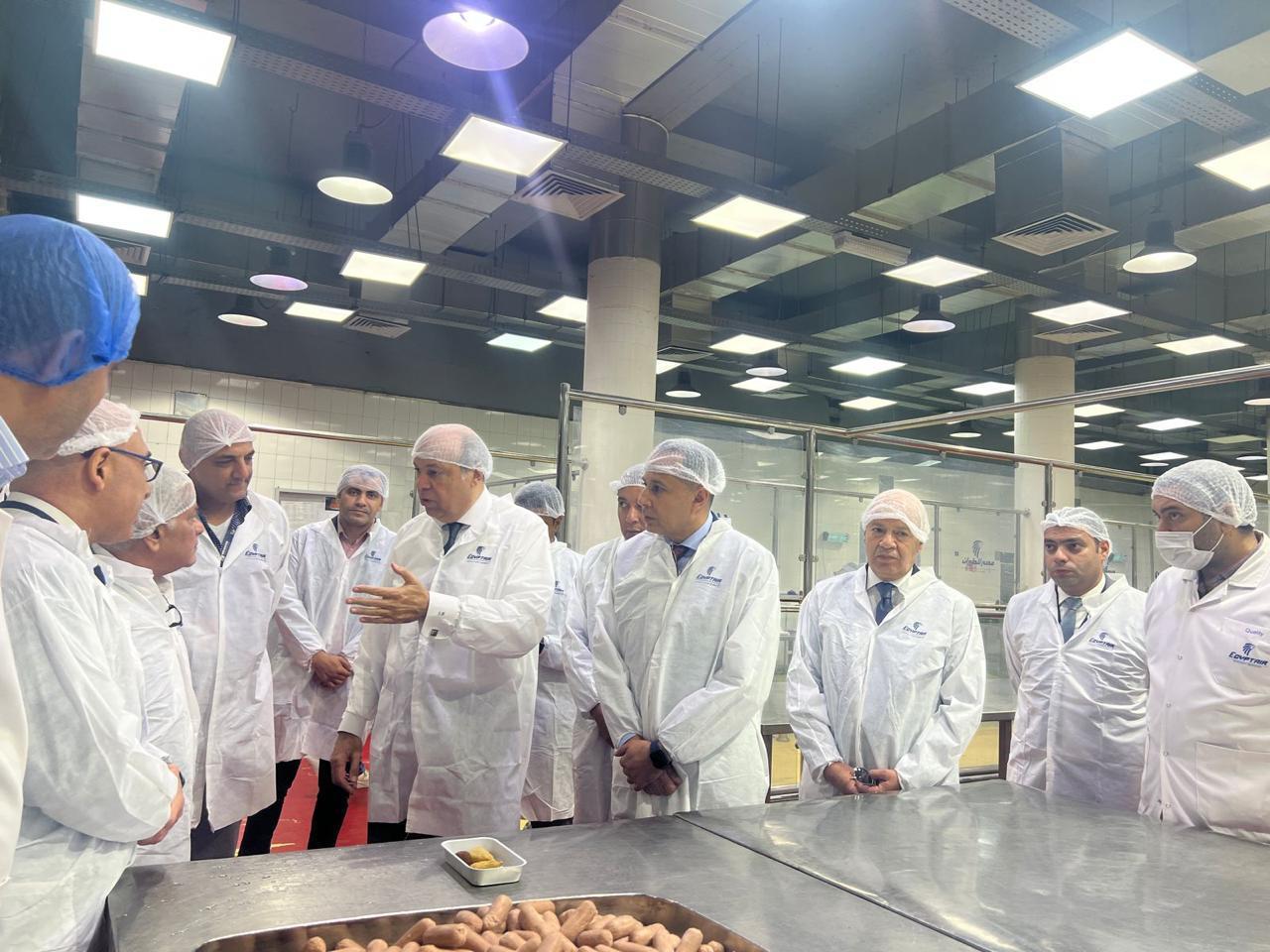 عقب جوالاته الموسعة التي أجراها منذ أيام بمطار القاهرة الدولي ..