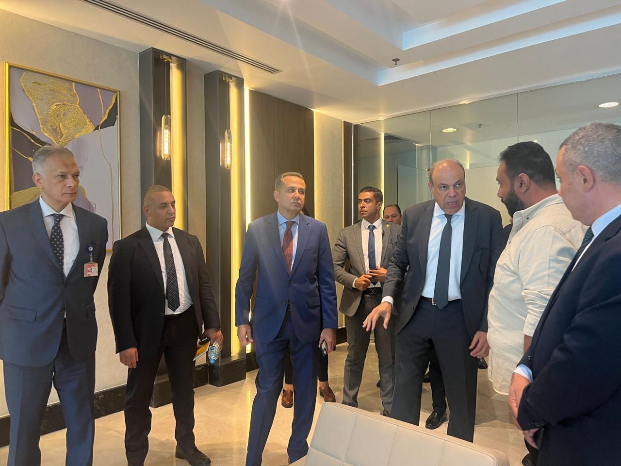 عقب جوالاته الموسعة التي أجراها منذ أيام بمطار القاهرة الدولي ..