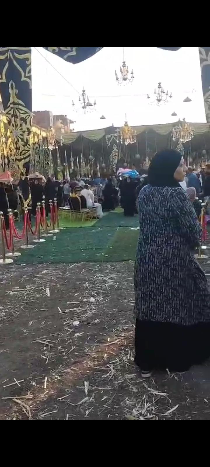 طوابير من السيدات  للتعبير عن كرم الضيافة 