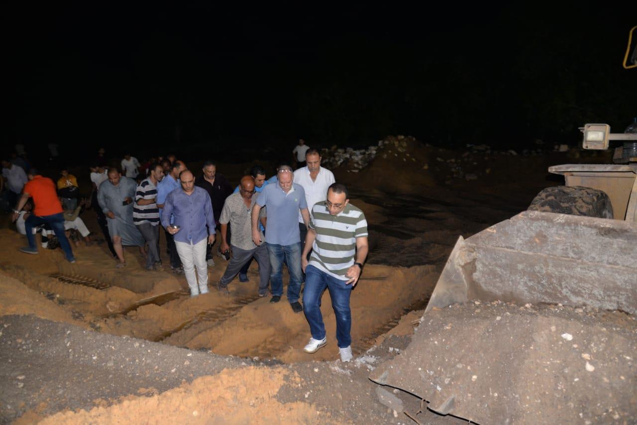  محافظ الإسماعيلية يوجه بتشكيل لجنة لبحث أسباب انهيار جسر ترعة بوادي الملاك وحصر خسائر المزارعين 