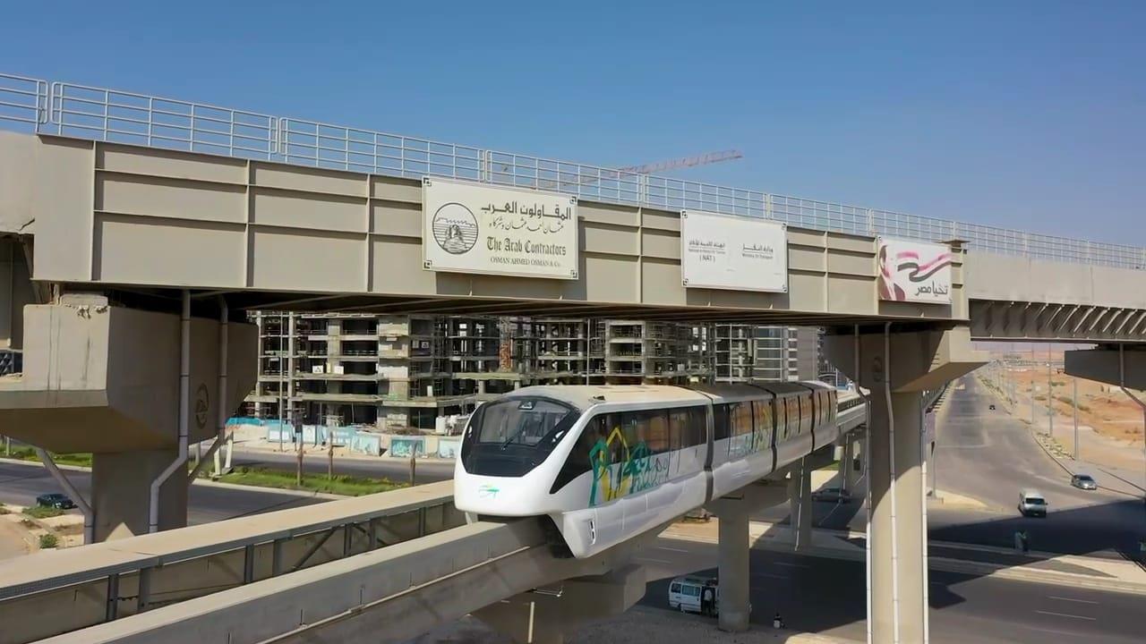 ردا على الشائعات.. عبور قطار المونوريل عند التقاء خط شرق النيل والقطار الكهربائى الخفيف 