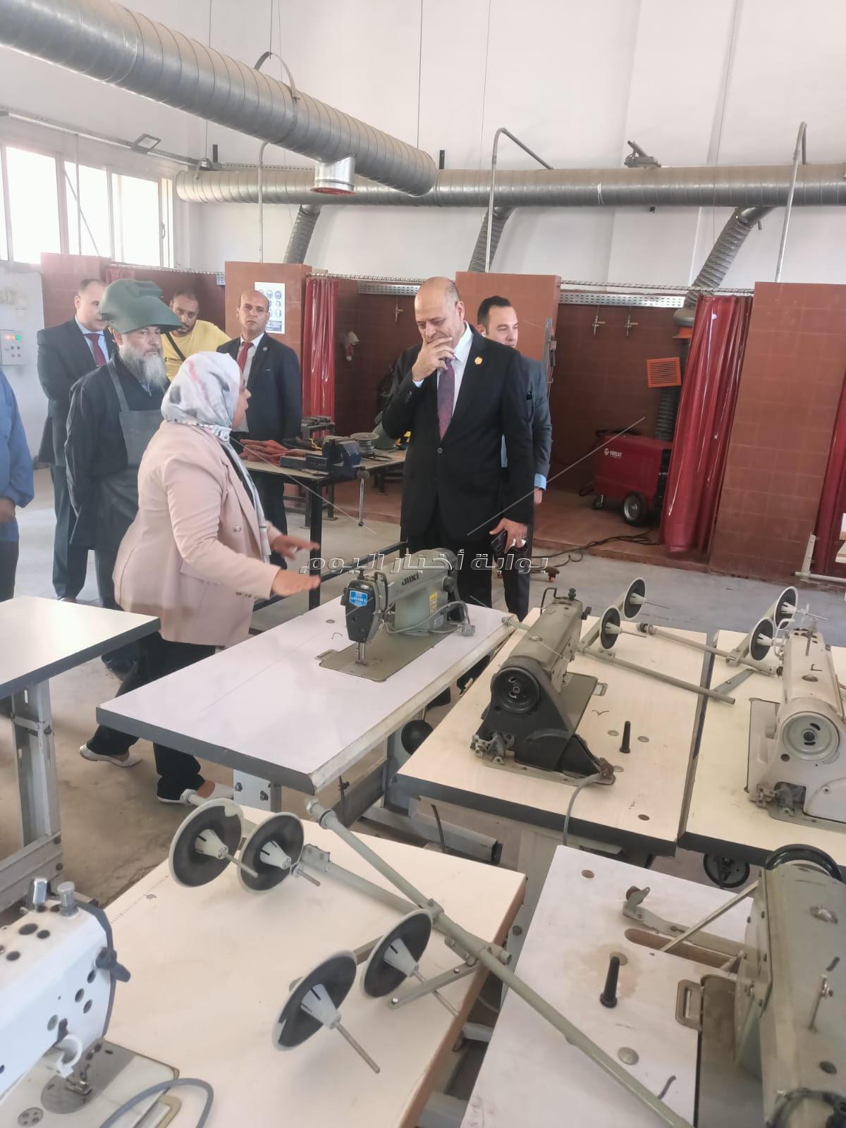 زيارة وزير العمل لمراكز التدريب المهني التابعة للوزارة في بالسويس ‎