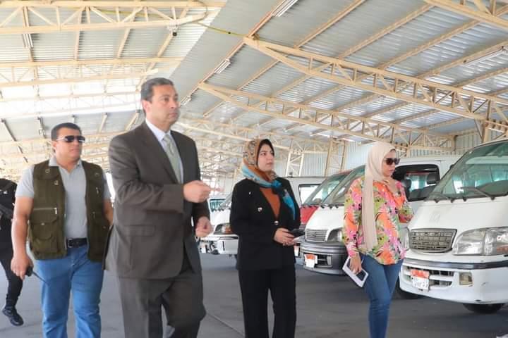 فى مستهل جولته الصباحية.. محافظ دمياط يتفقد بشكل مفاجئ موقف سيارات الأجرة بعزب النهضة
