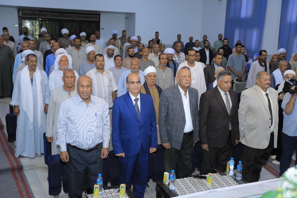 نائب محافظ سوهاج يشهد حفل تسليم حوافز سندات الكربون على المزارعين