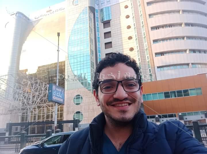 بعد التعدي عليه من محمد فؤاد.. ننشر صورة طبيب طوارئ «عين شمس»