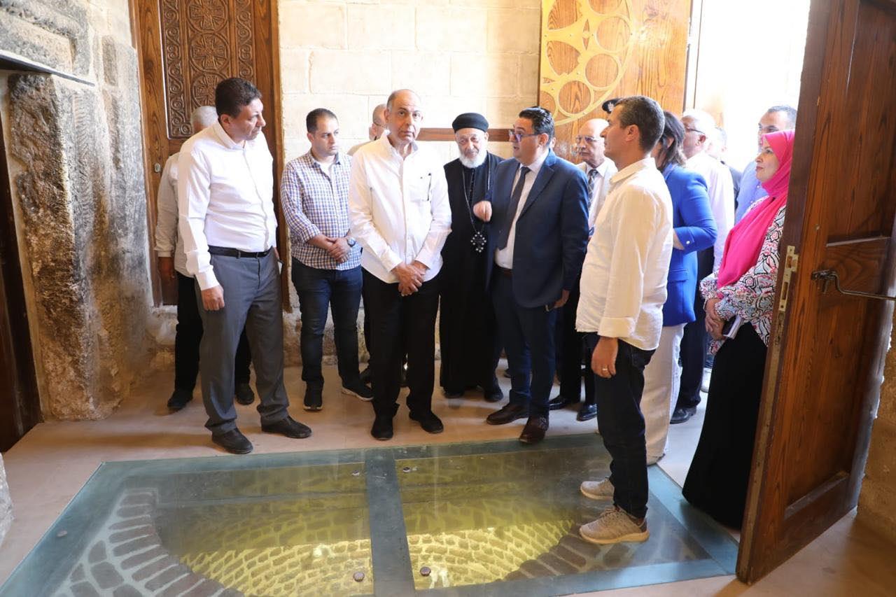 لبحث سبل دعم وتنشيط السياحة