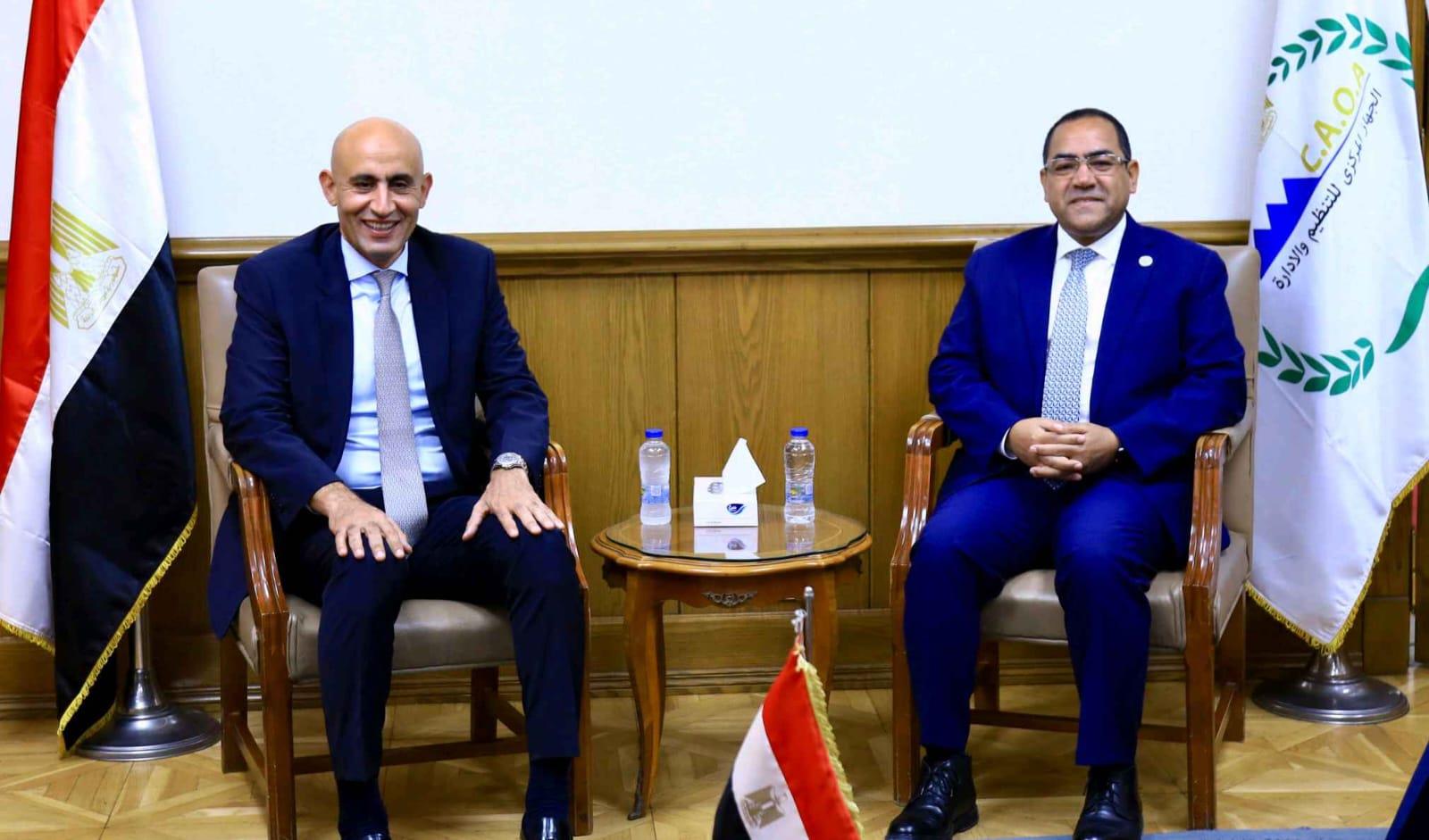 وزير التعليم يتفقد أعمال امتحان المتقدمين في مسابقة شغل وظائف "معلم مساعد مادة" بالتنظيم والإدارة
