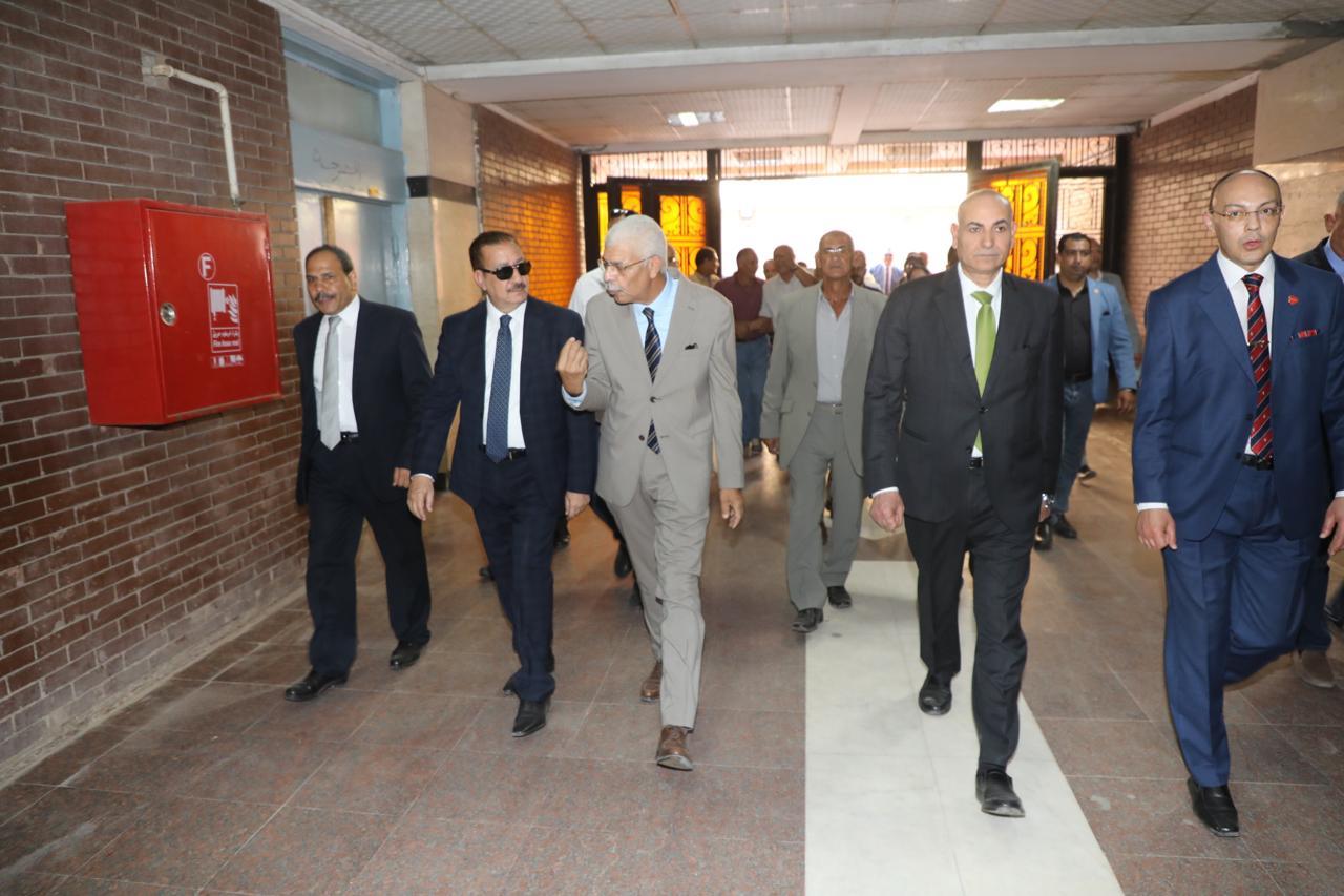 محافظ المنوفية ورئيس الجامعة يتفقدان مبنى العيادات الخارجية الجديد بمستشفى