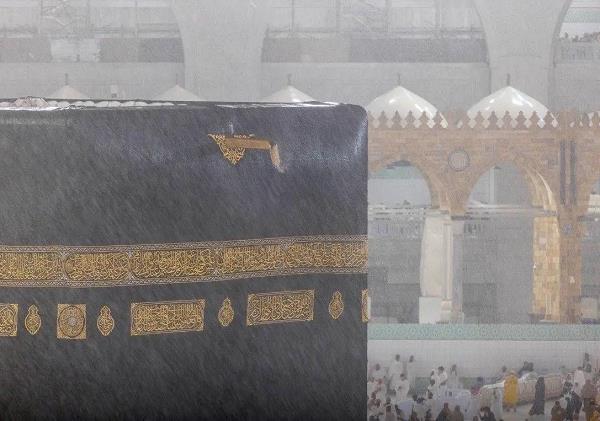 أمطار غزيرة في الحرمين