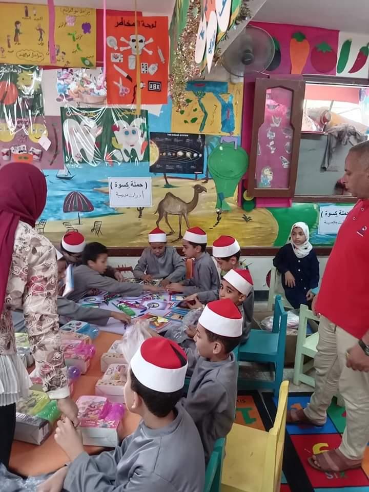  منطقة  الغربية الأزهرية تدشن  حملة "كِسوة" ضمن مبادرات الأنشطة الصيفية بمعهد "أبو الغر" الإبتدائي 